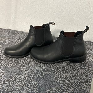 Blundstones
